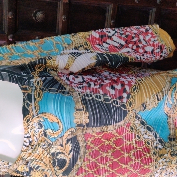 REALLY cool shirt, material is hard to explain size XL super soft and comfy - Picture 3 of 7